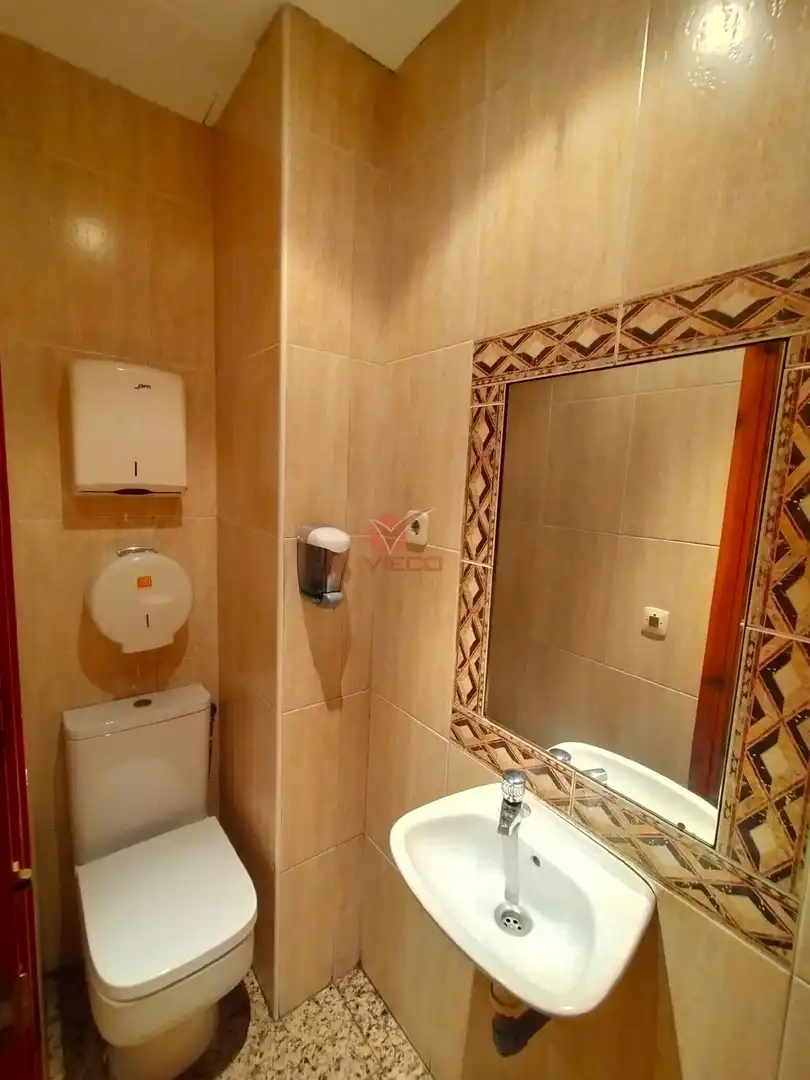 Baño de Local de alquiler en Cuenca