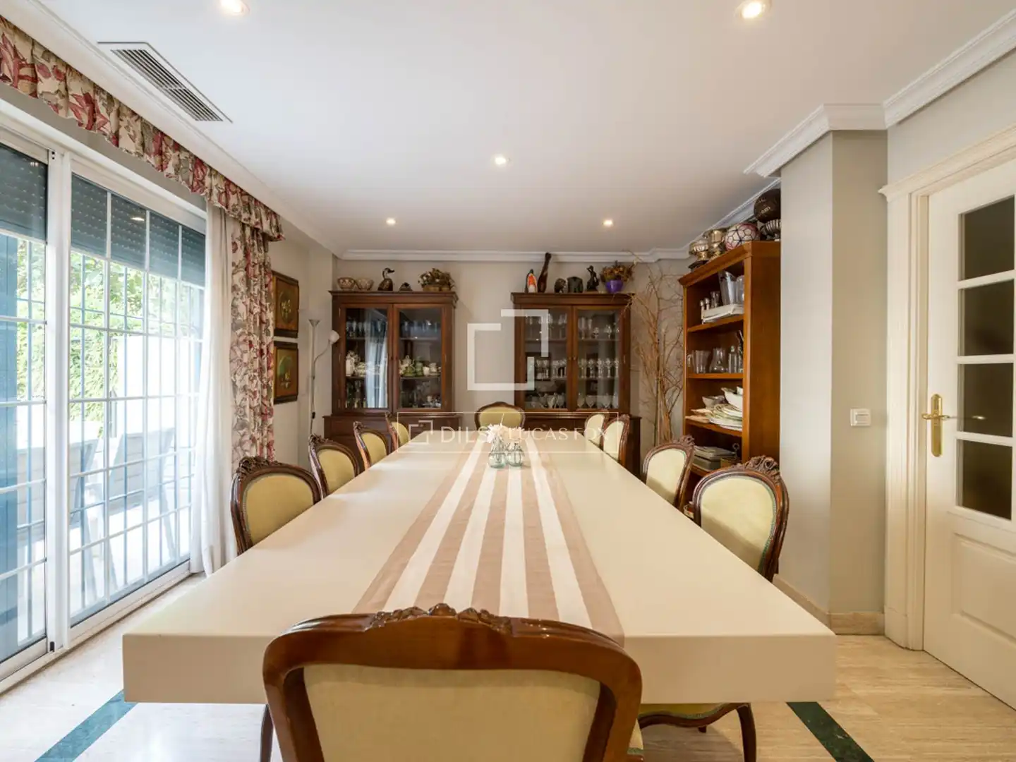 Comedor de Casa o chalet en venta en Madrid con Aire acondicionado, Calefacción y Jardín privado