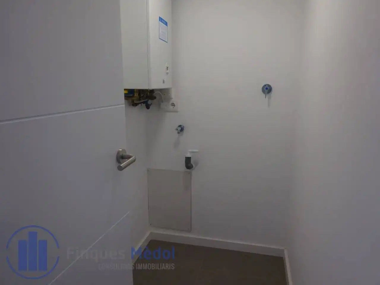 Baño de Ático de alquiler en Tarragona con Aire acondicionado, Calefacción y Parquet