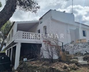 Vista exterior de Casa o xalet en venda en Macastre amb Piscina i Alarma