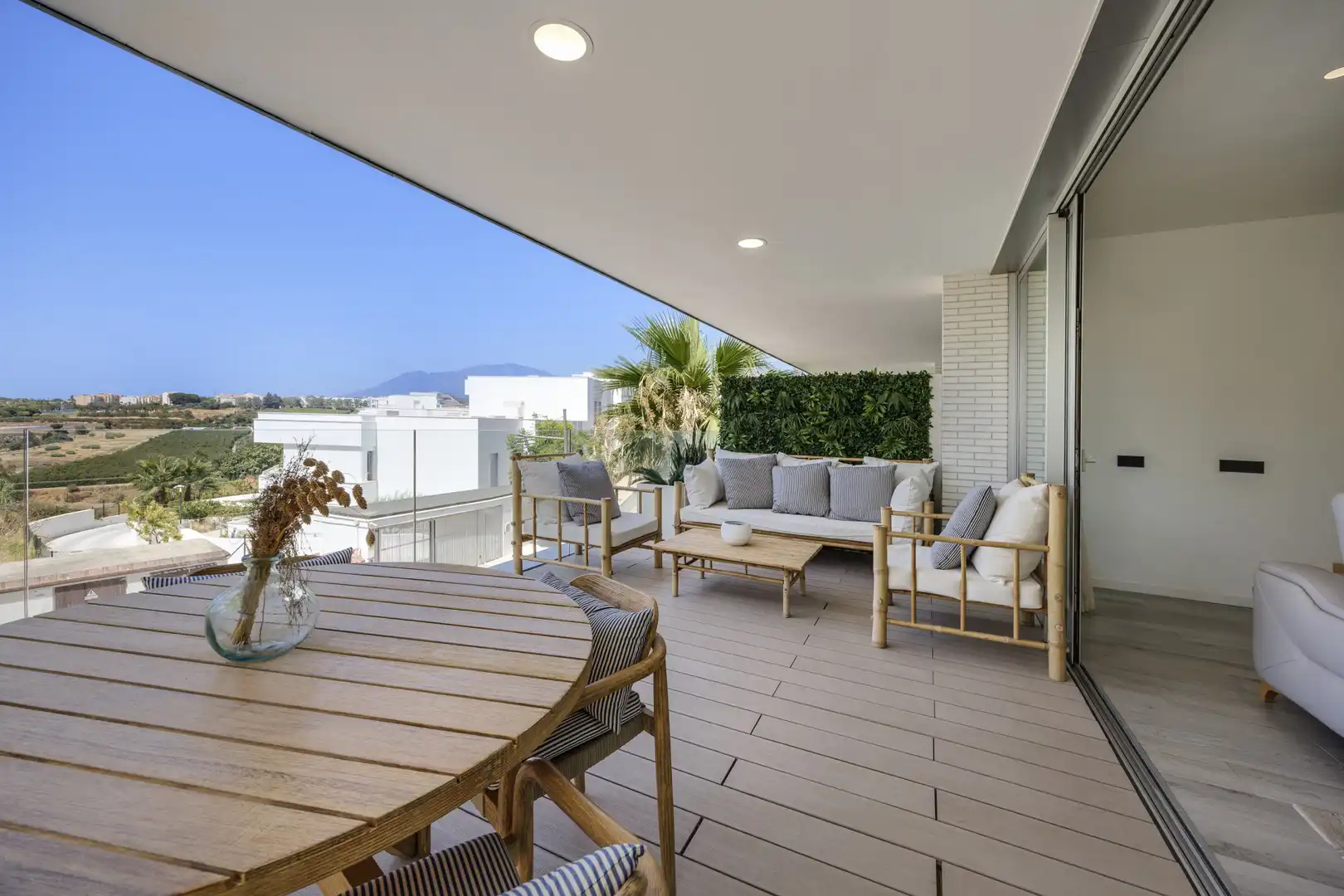 Terrasse von Einfamilien-Reihenhaus zum Verkauf in Estepona mit Klimaanlage, Terrasse und Schwimmbad