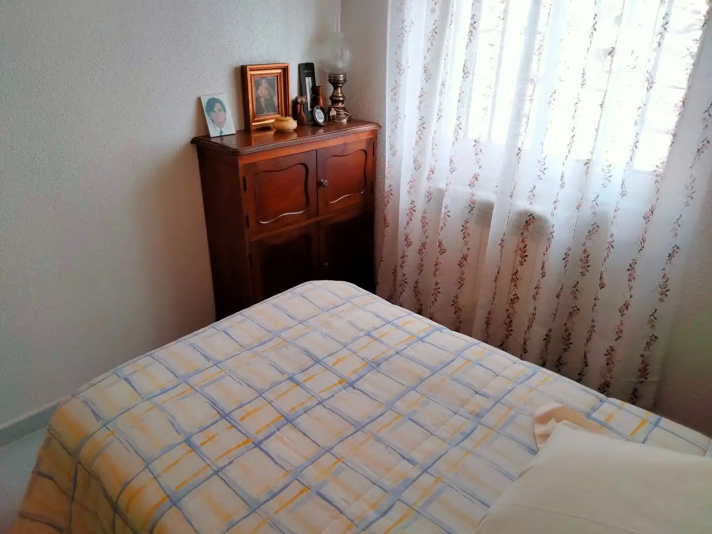 Habitación de Casa adosada en venta en Navacepedilla de Corneja con Calefacción y Trastero