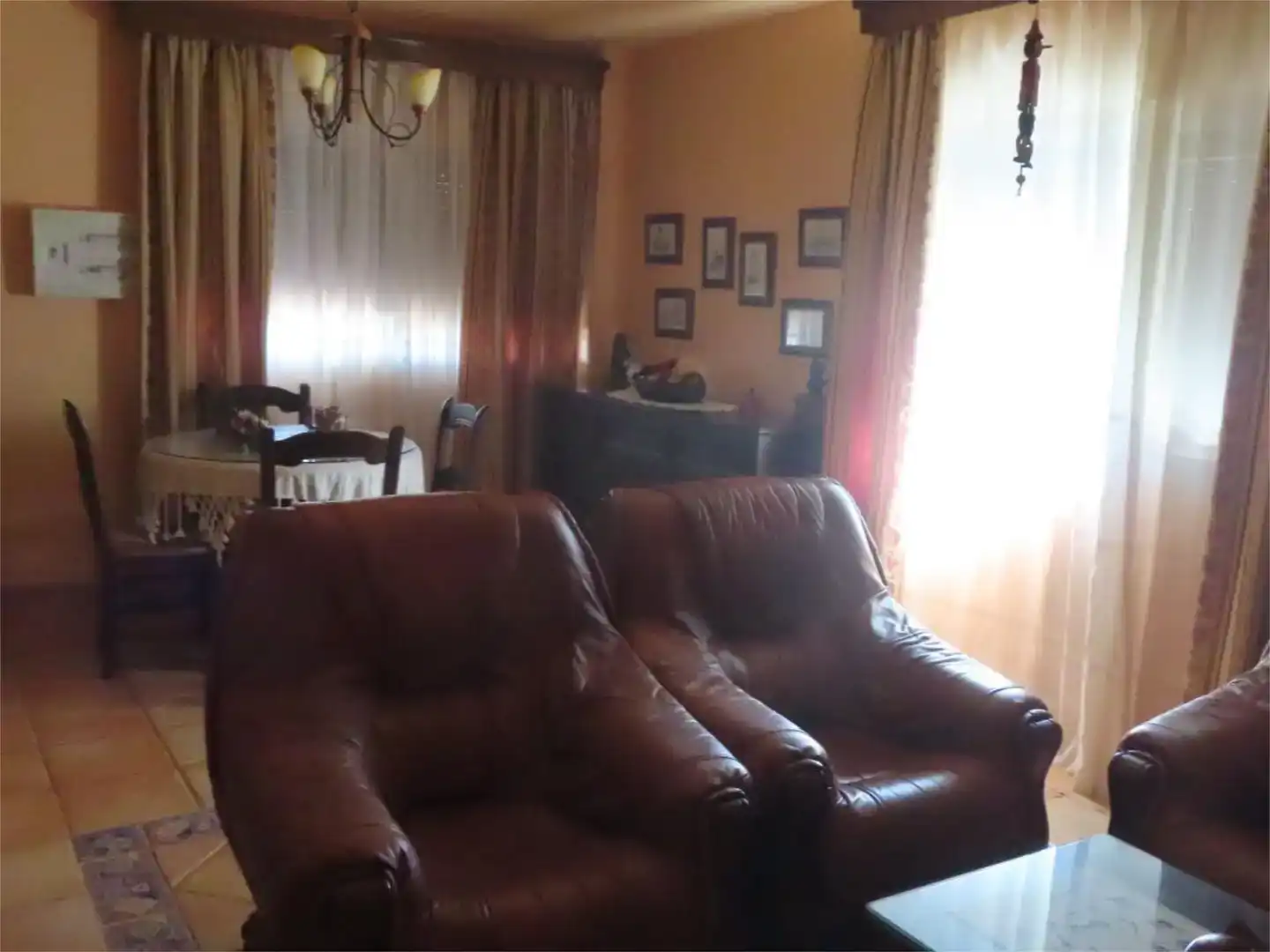 Sala d'estar de Finca rústica en venda en Villar del Rey amb Aire condicionat, Jardí privat i Traster