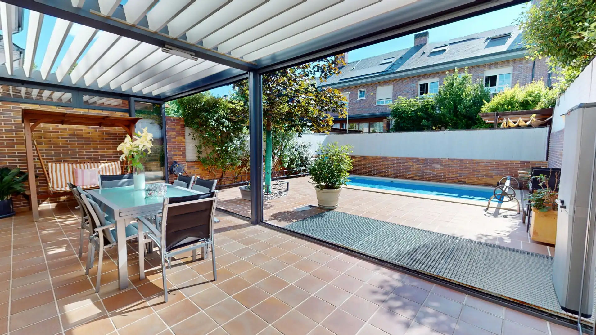 Terraza de Casa adosada en venta en Boadilla del Monte con Aire acondicionado, Calefacción y Jardín privado