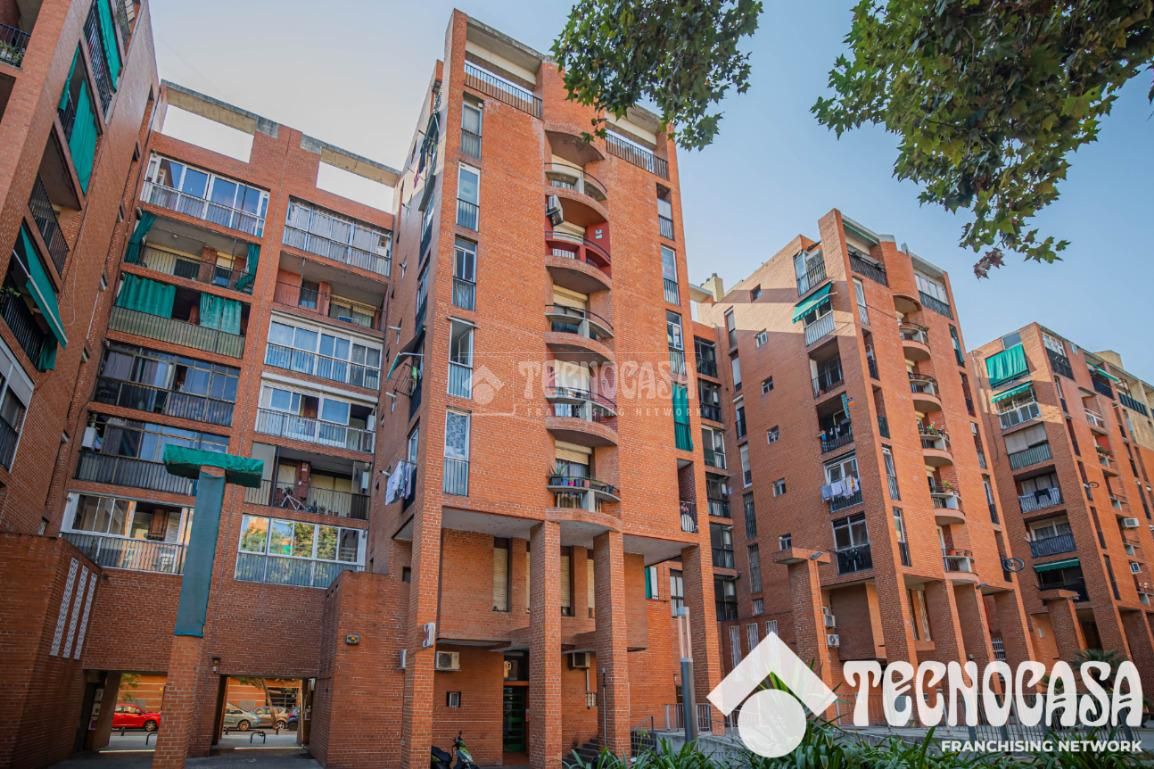 Exterior view of Flat for sale in  Barcelona Capital  with Terrace and Balcony