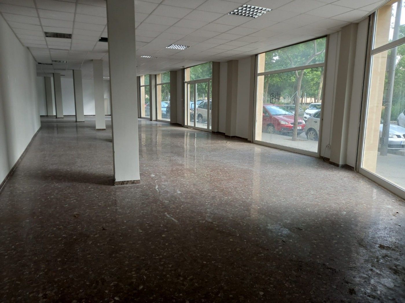 Local de lloguer a Carrer d'Antoni de Bofarull, Ponent