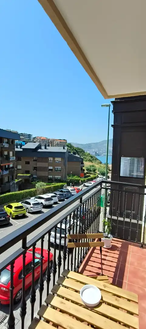 Vista exterior de Pis de lloguer en Getxo  amb Terrassa, Moblat i Balcó