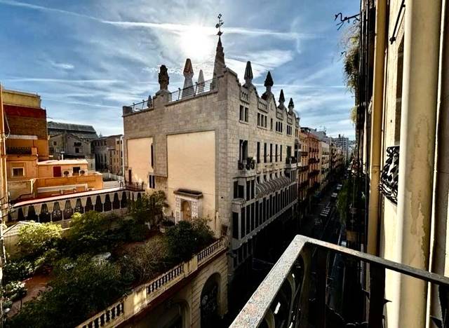 Piso en Venta en Carrer Nou de la Rambla en El Raval