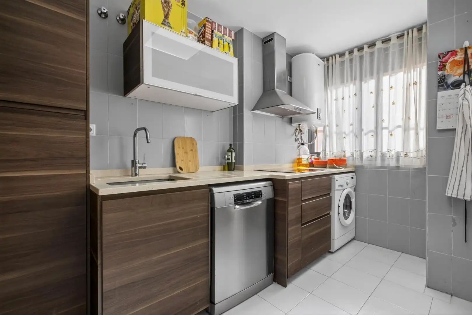 Cocina de Piso en venta en Sevilla con Aire acondicionado, Terraza y Piscina comunitaria