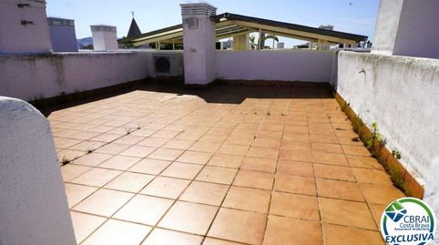 e vende ático de una habitación con bodega y plaza de aparcamiento privada en Roses., Bild 3