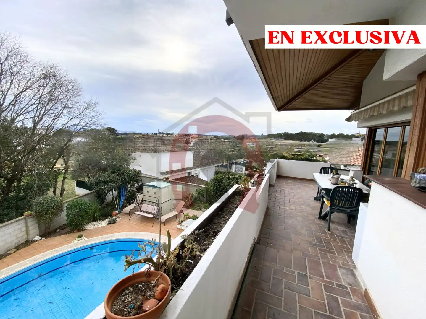 Vista exterior de Casa o chalet en venta en Palau-solità i Plegamans con Terraza, Trastero y Piscina