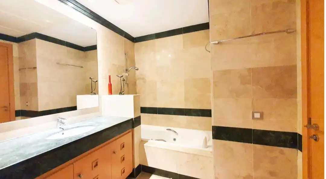 Badezimmer von Dachboden zum Verkauf in Mijas mit Terrasse, Abstellraum und Schwimmbad