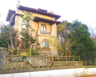 Vista exterior de Casa o xalet en venda en Santander amb Jardí privat, Terrassa i Traster