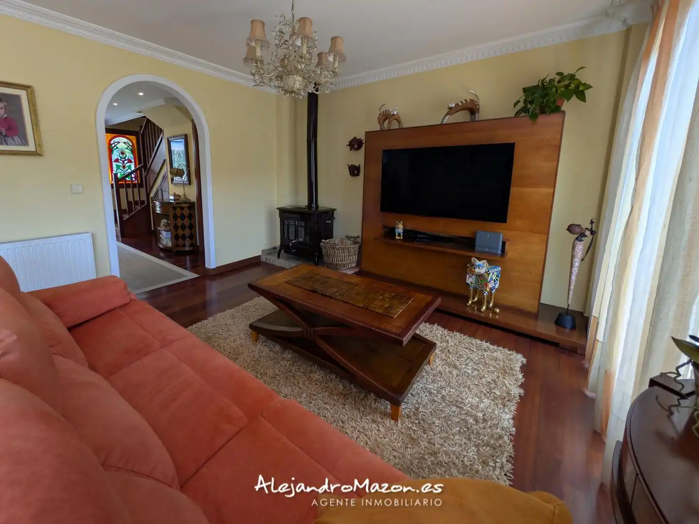 Wohnzimmer von Einfamilien-Reihenhaus zum Verkauf in Castro-Urdiales mit Heizung, Privatgarten und Terrasse