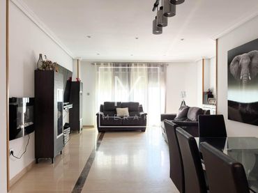 Appartamento con balcone in vendita a Centro