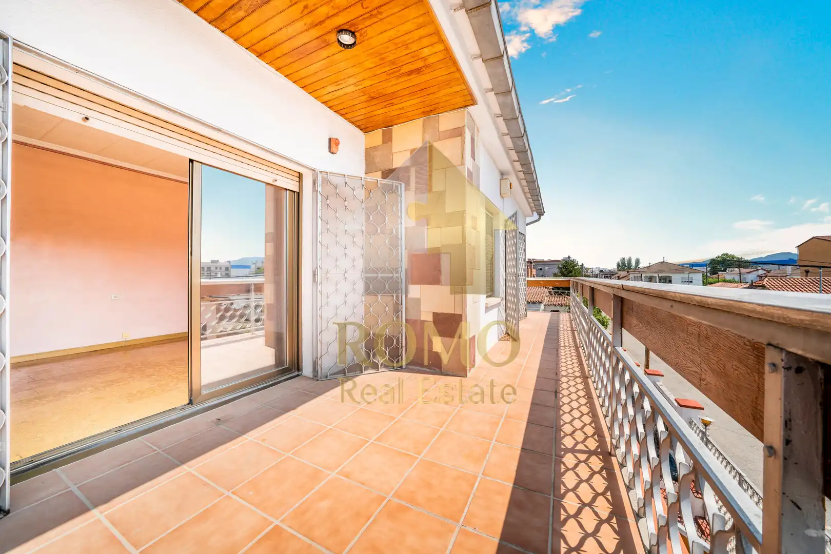 Vista exterior de Casa o chalet en venta en Santa Perpètua de Mogoda con Aire acondicionado, Calefacción y Jardín privado