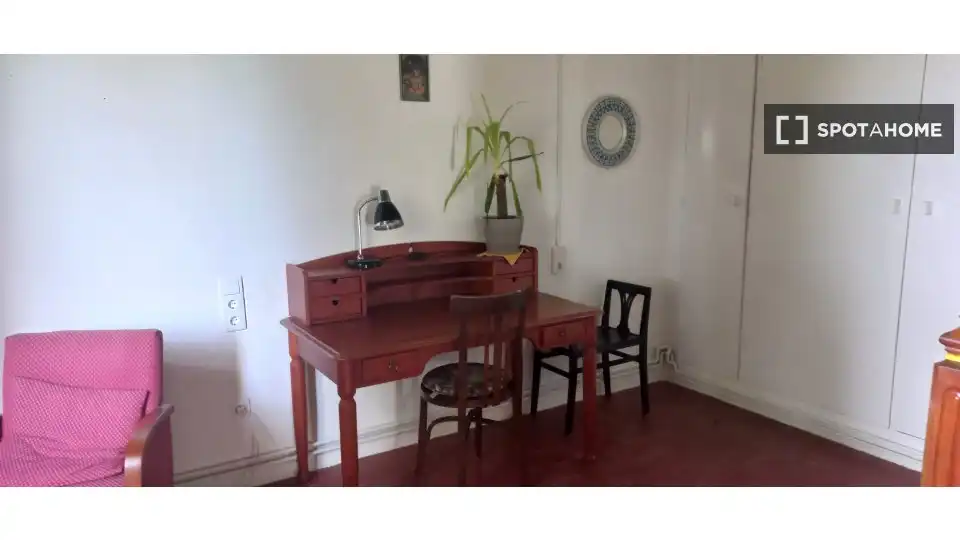 Bedroom of Flat for share in Teià  with Air Conditioner, Heating and Furnished