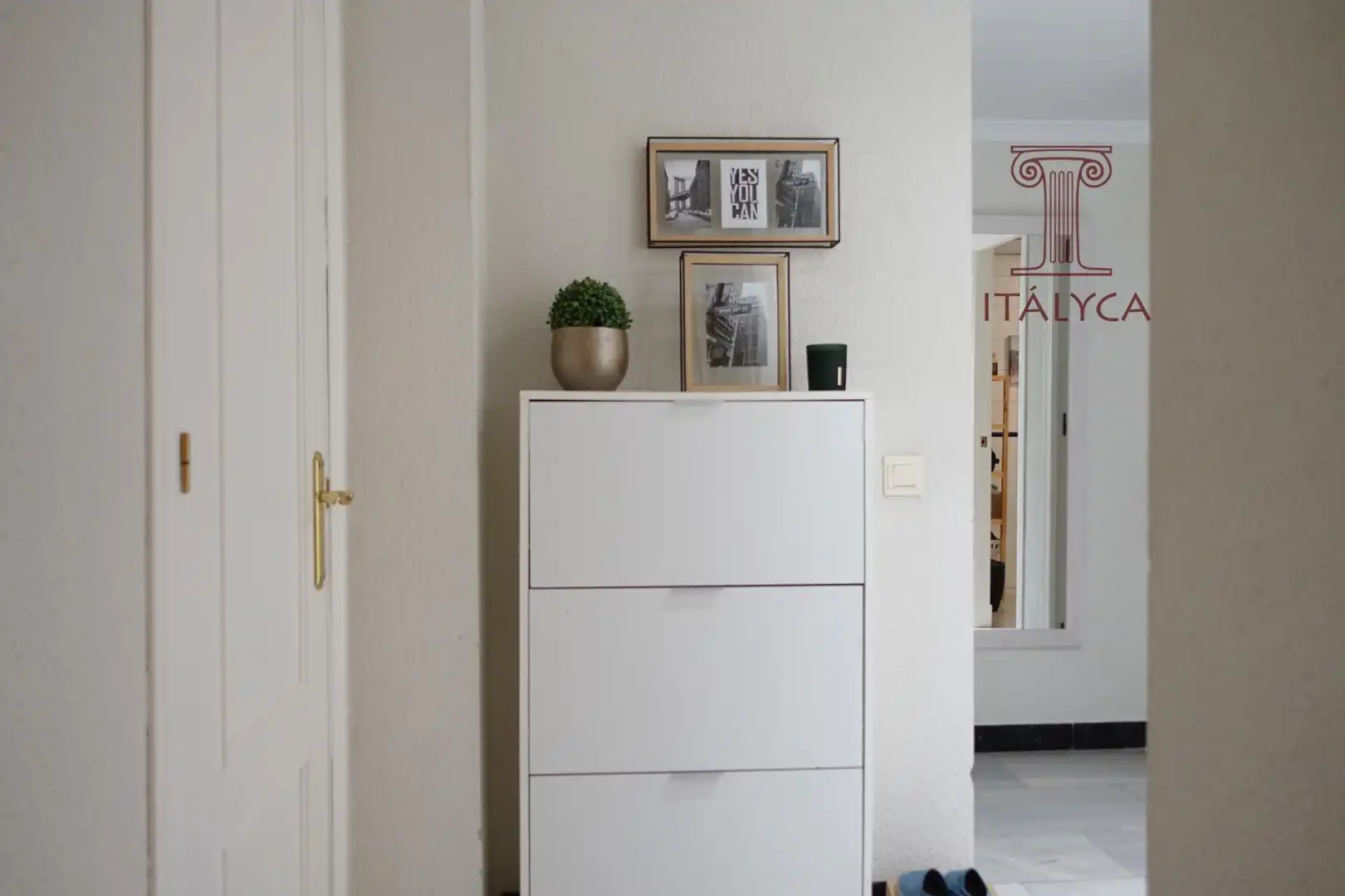 Schlafzimmer von Einfamilien-Reihenhaus zum Verkauf in San Juan de Aznalfarache mit Klimaanlage, Heizung und Privatgarten