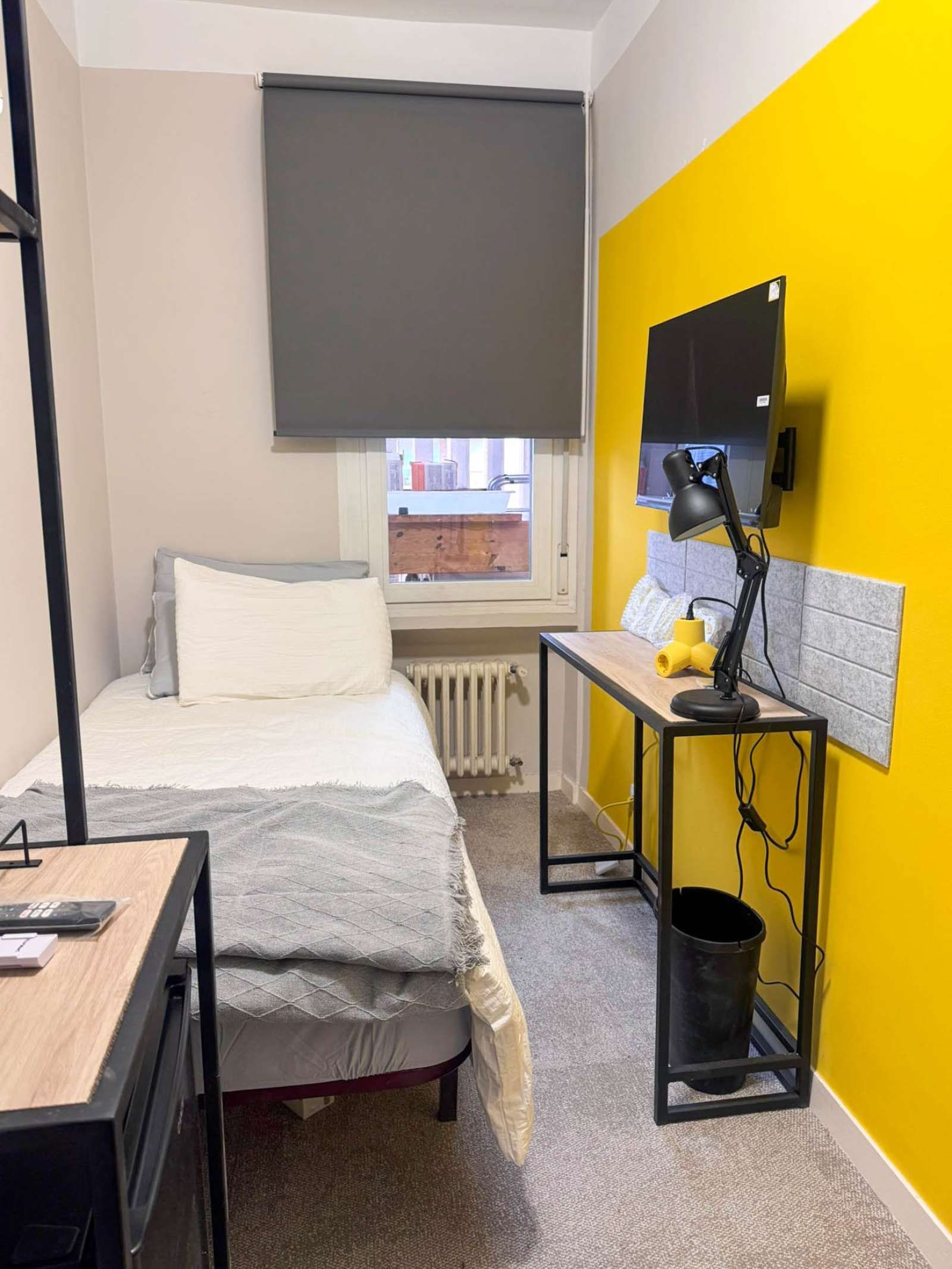 Bedroom of Flat to share in  Madrid Capital  with Air Conditioner, Terrace and Furnished