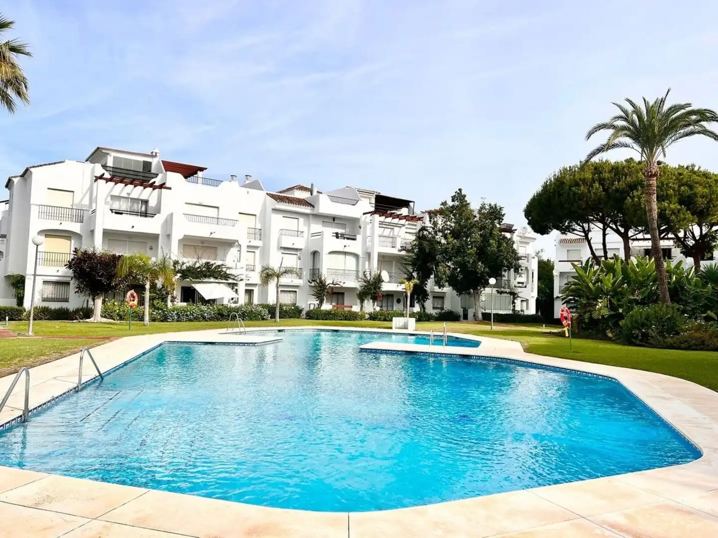 Pis amb piscina en venda a Avenida Pablo Picasso 12