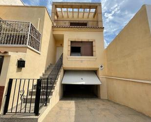 Vista exterior de Casa adosada en venda en Formentera del Segura amb Aire condicionat i Terrassa