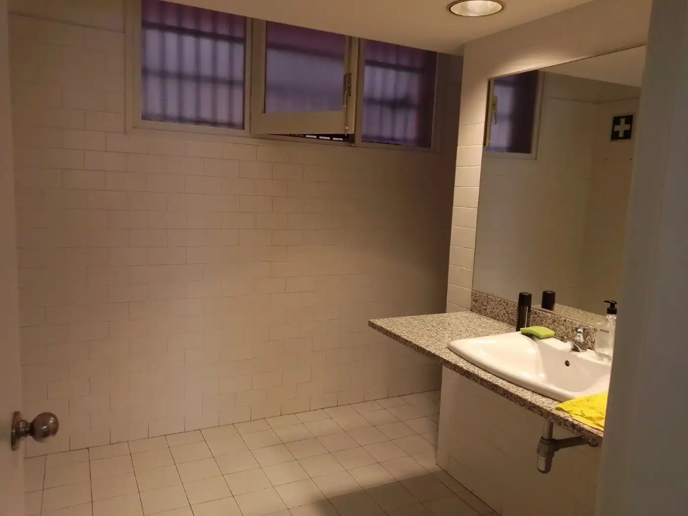 Badezimmer von Büro zur Miete in Badalona mit Klimaanlage
