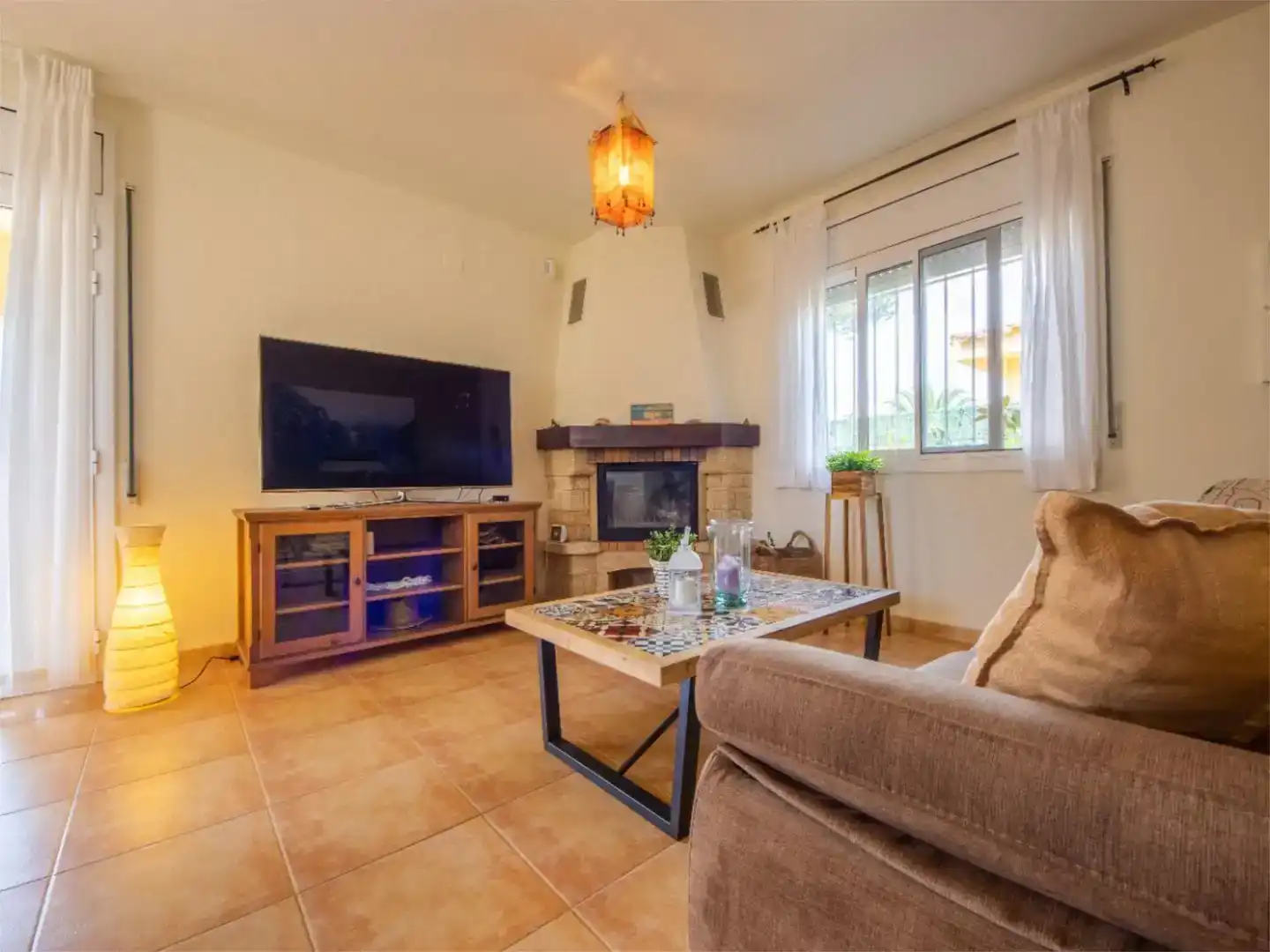 Sala d'estar de Casa o xalet en venda en Deltebre amb Aire condicionat, Piscina i Balcó