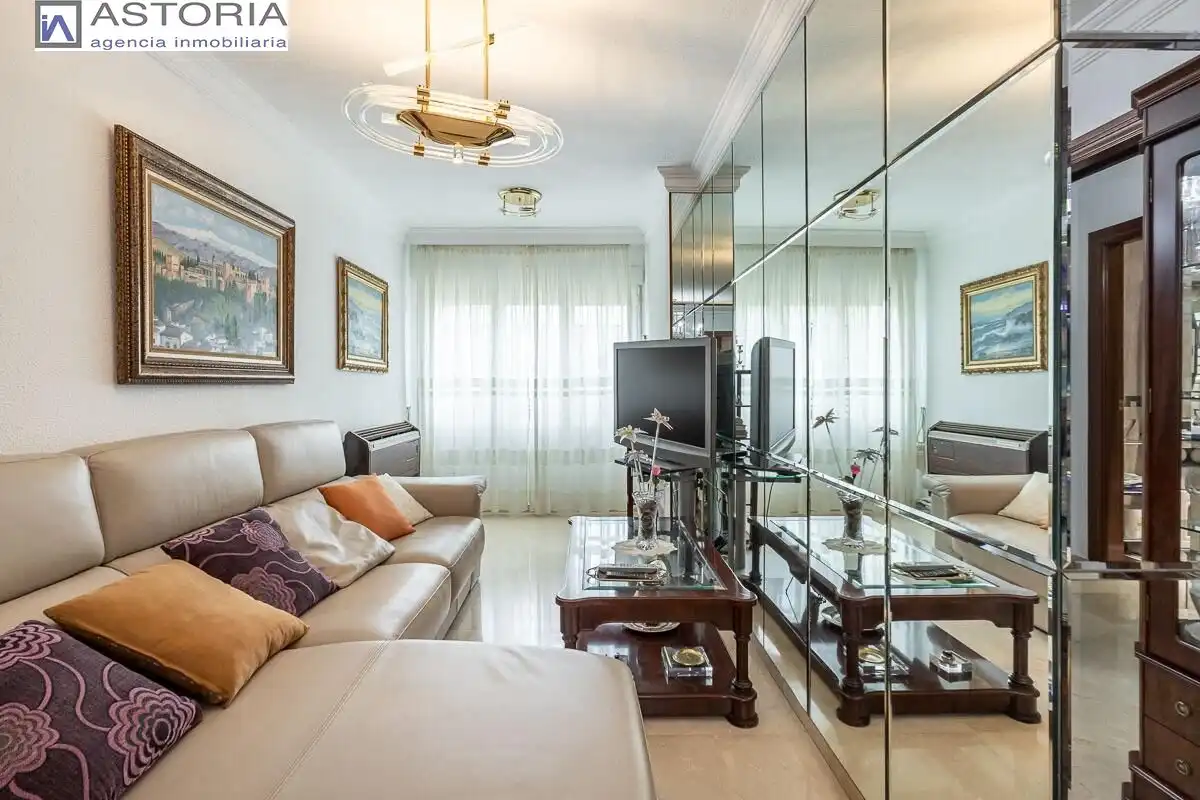 Flat with lift for sale in Calle ARQUITECTO JIMENEZ LACAL, imagen 2