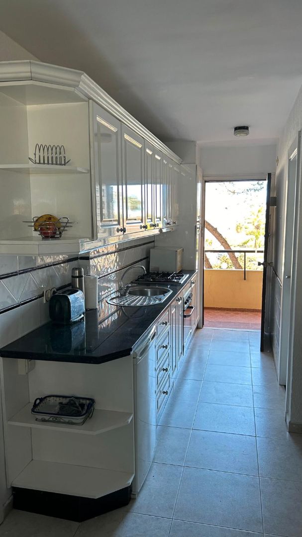 Cuina de Pis en venda en Mijas amb Terrassa, Moblat i Piscina comunitària