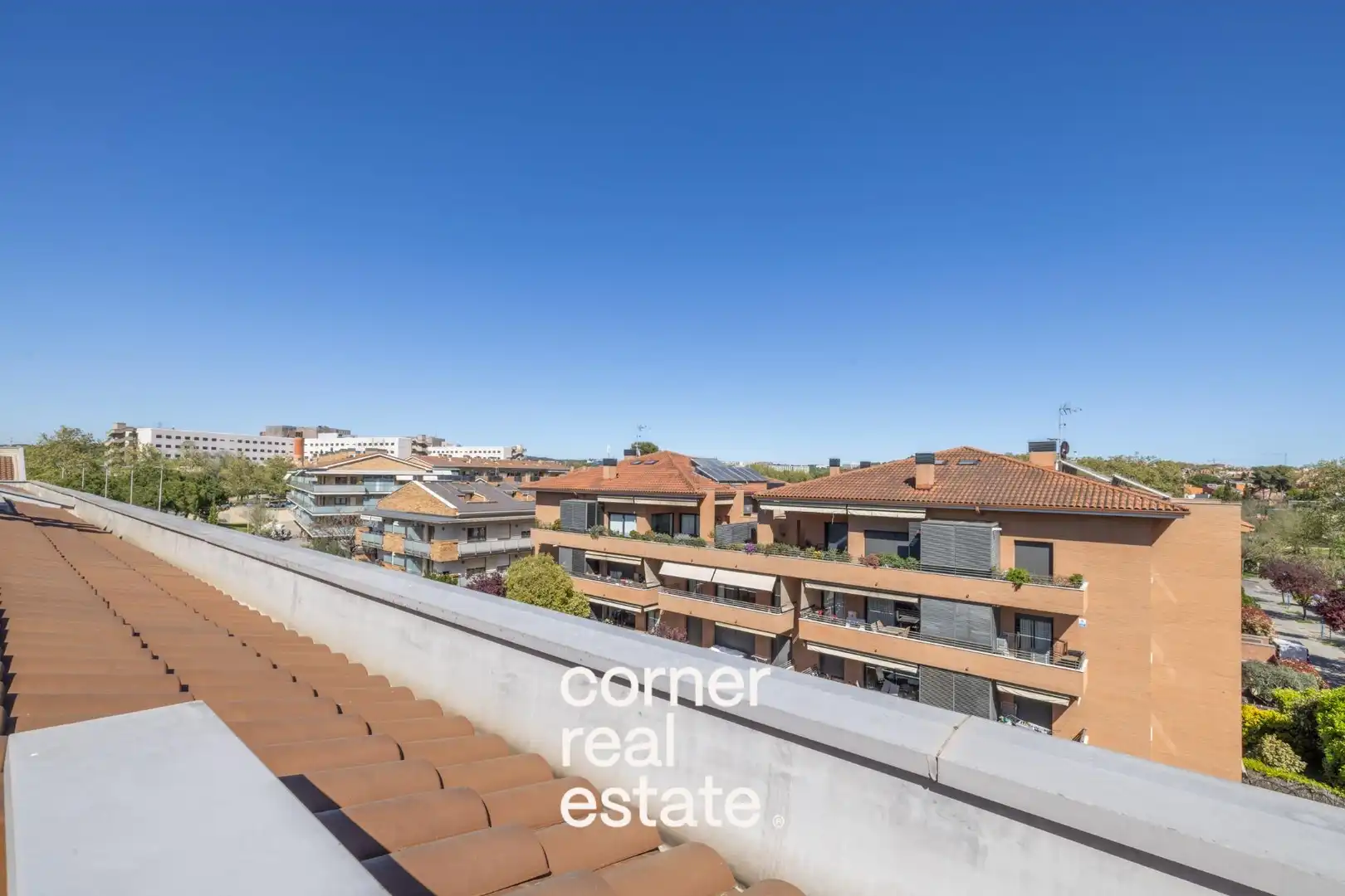 Vista exterior de Àtic en venda en Sant Cugat del Vallès amb Calefacció, Parquet i Terrassa