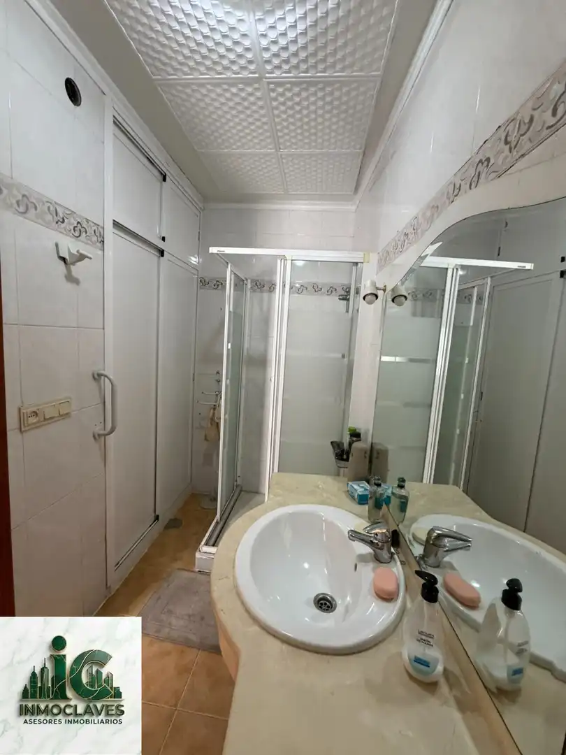 Bany de Casa o xalet en venda en Algeciras amb Terrassa