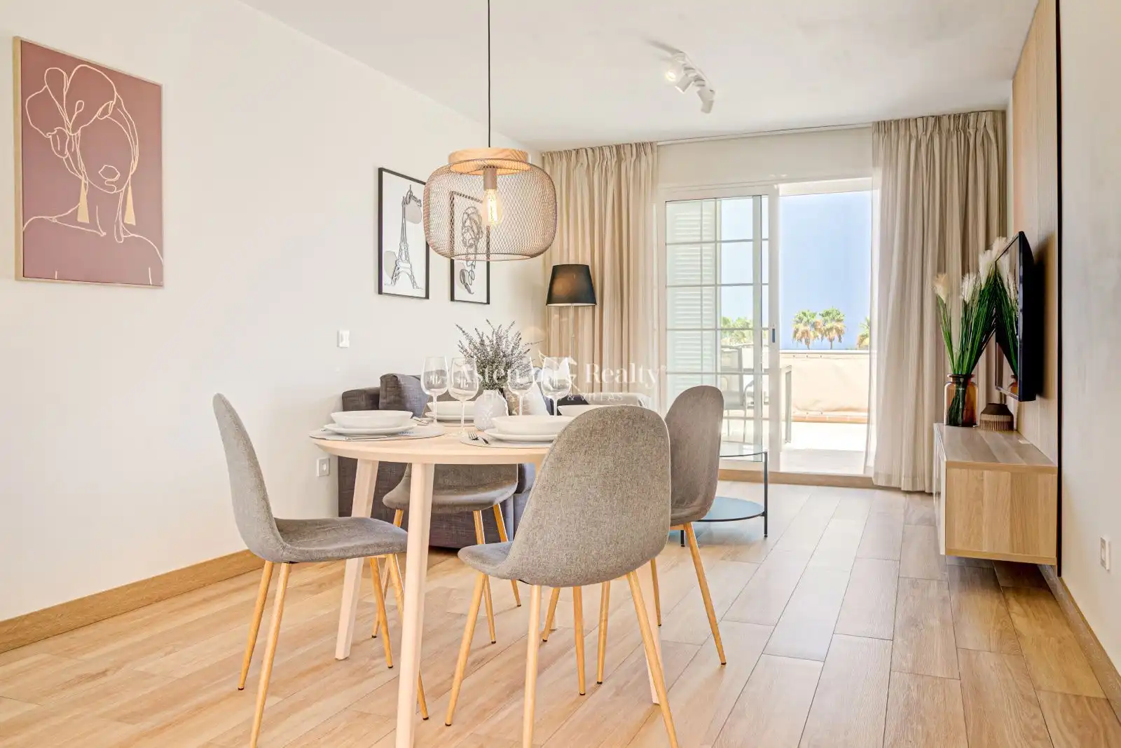 Esszimmer von Dachboden zum Verkauf in Adeje mit Klimaanlage, Terrasse und Schwimmbad