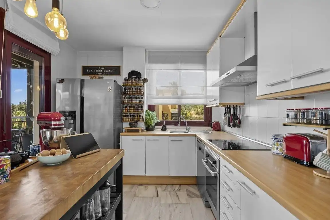 Cocina de Casa o chalet en venta en Benahavís con Aire acondicionado, Calefacción y Jardín privado