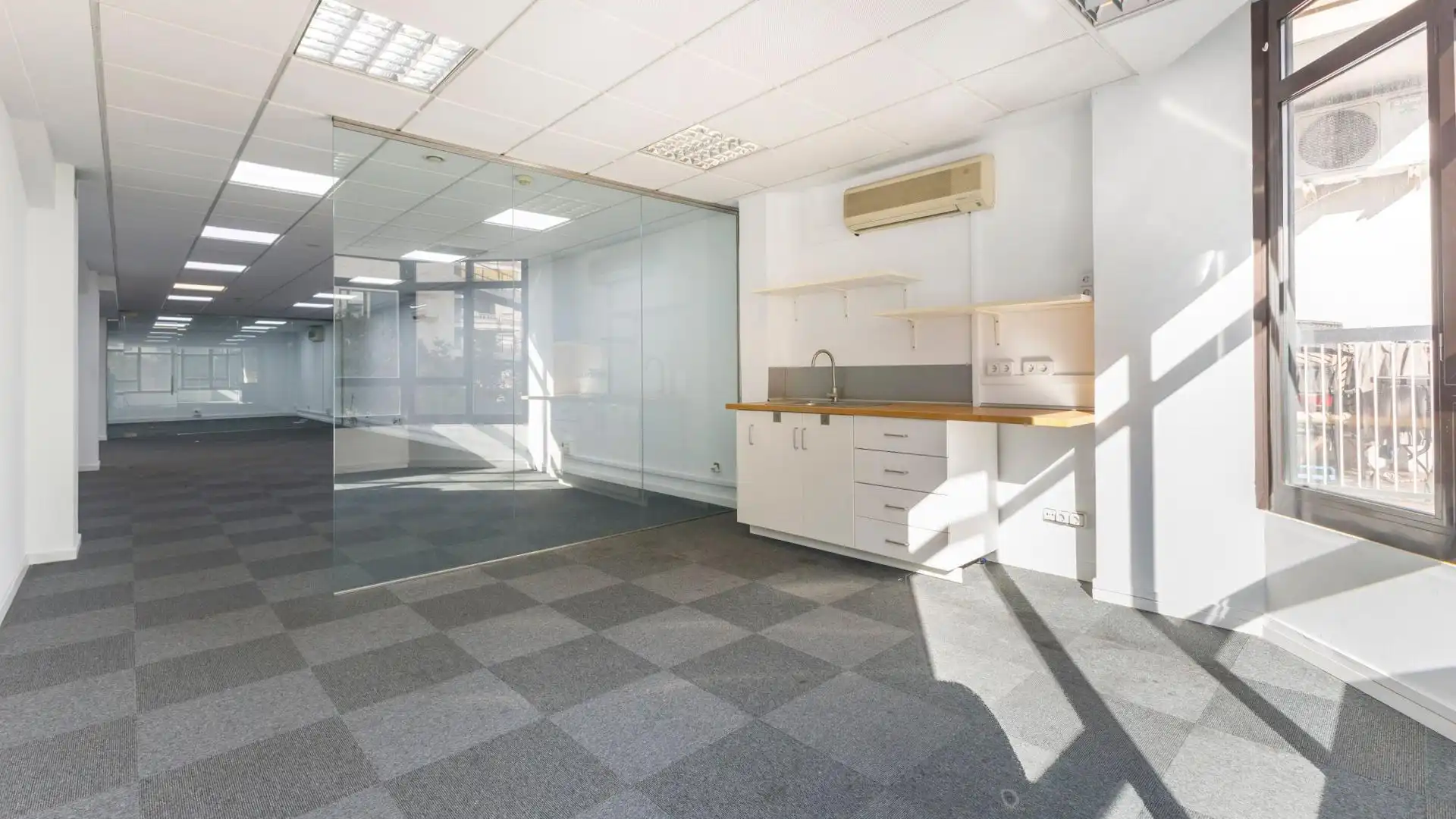 Oficina de alquiler en CALLE SEPULVEDA, 143, Sant Antoni