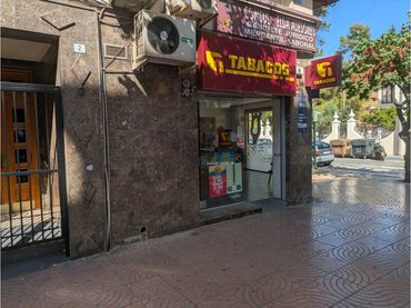 Local comercial en venta en Avenida Reina Victoria 2