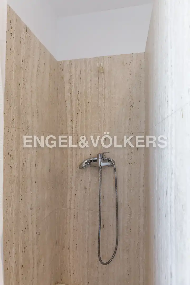 Bathroom of Attic for rent in Madrid  with Air Conditioner, Heating and Parquet flooring