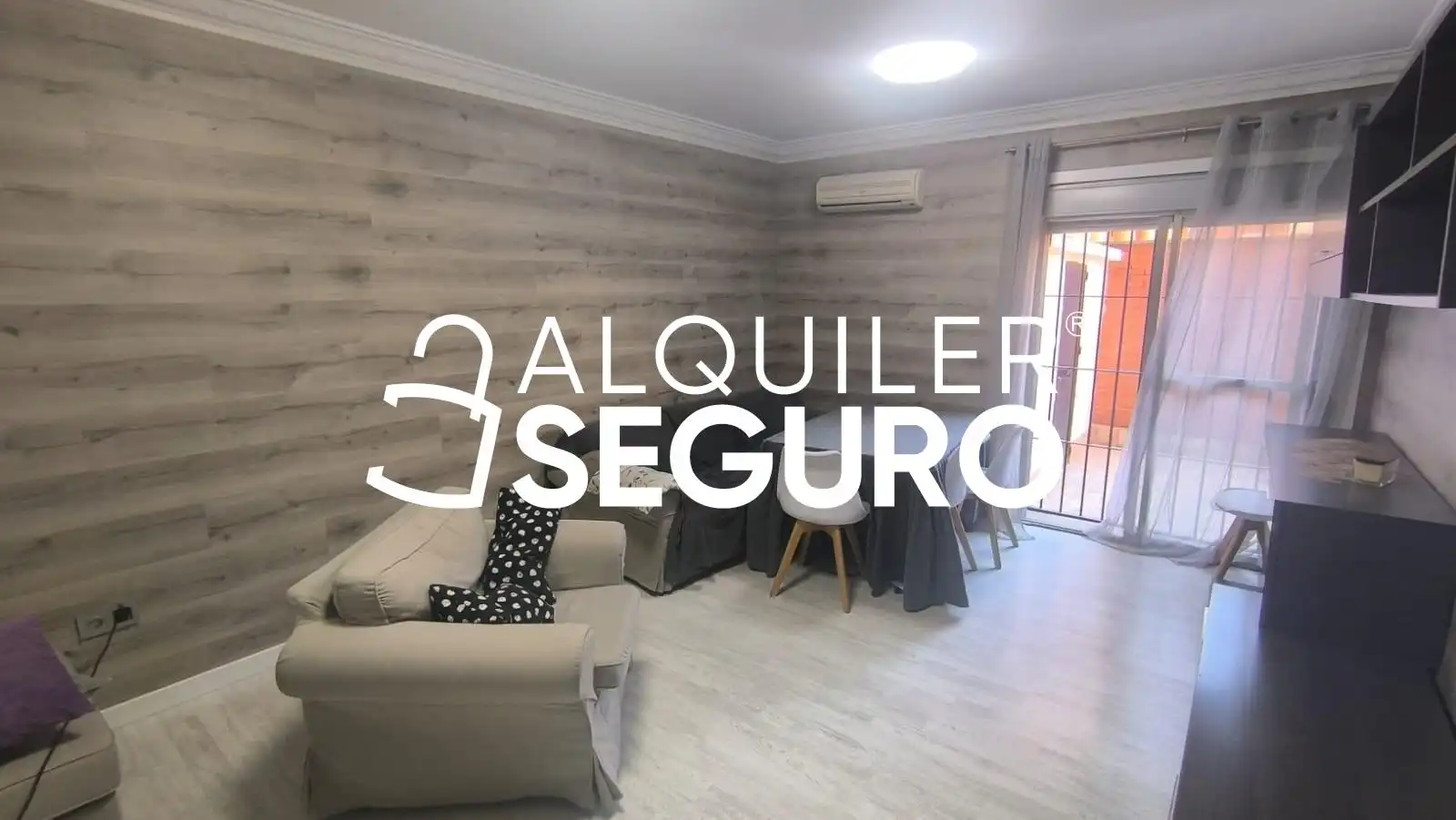 Living room of Flat for rent in Sevilla  with Air Conditioner and Furnished