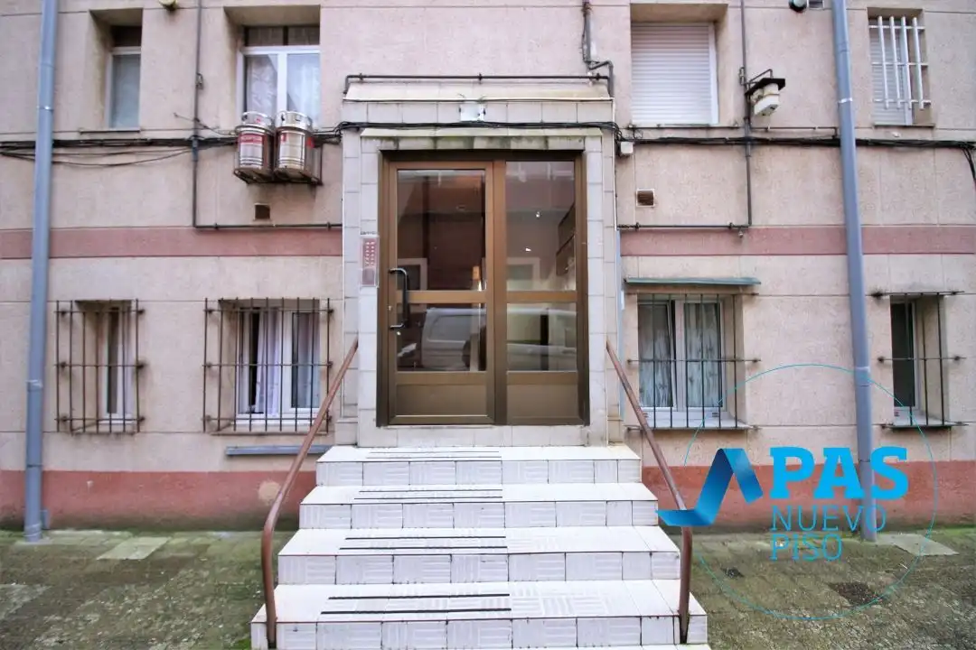 Vista exterior de Piso en venta en Santander