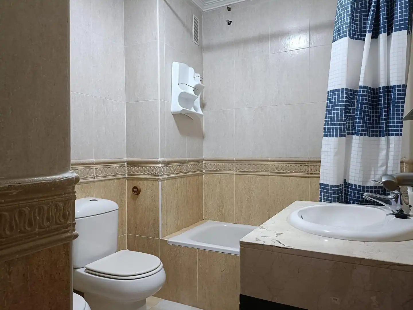 Bathroom of Flat for rent in Roquetas de Mar  with Terrace, Furnished and Community pool