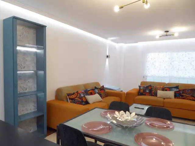 Sala d'estar de Pis de lloguer en Benalmádena amb Aire condicionat, Terrassa i Moblat