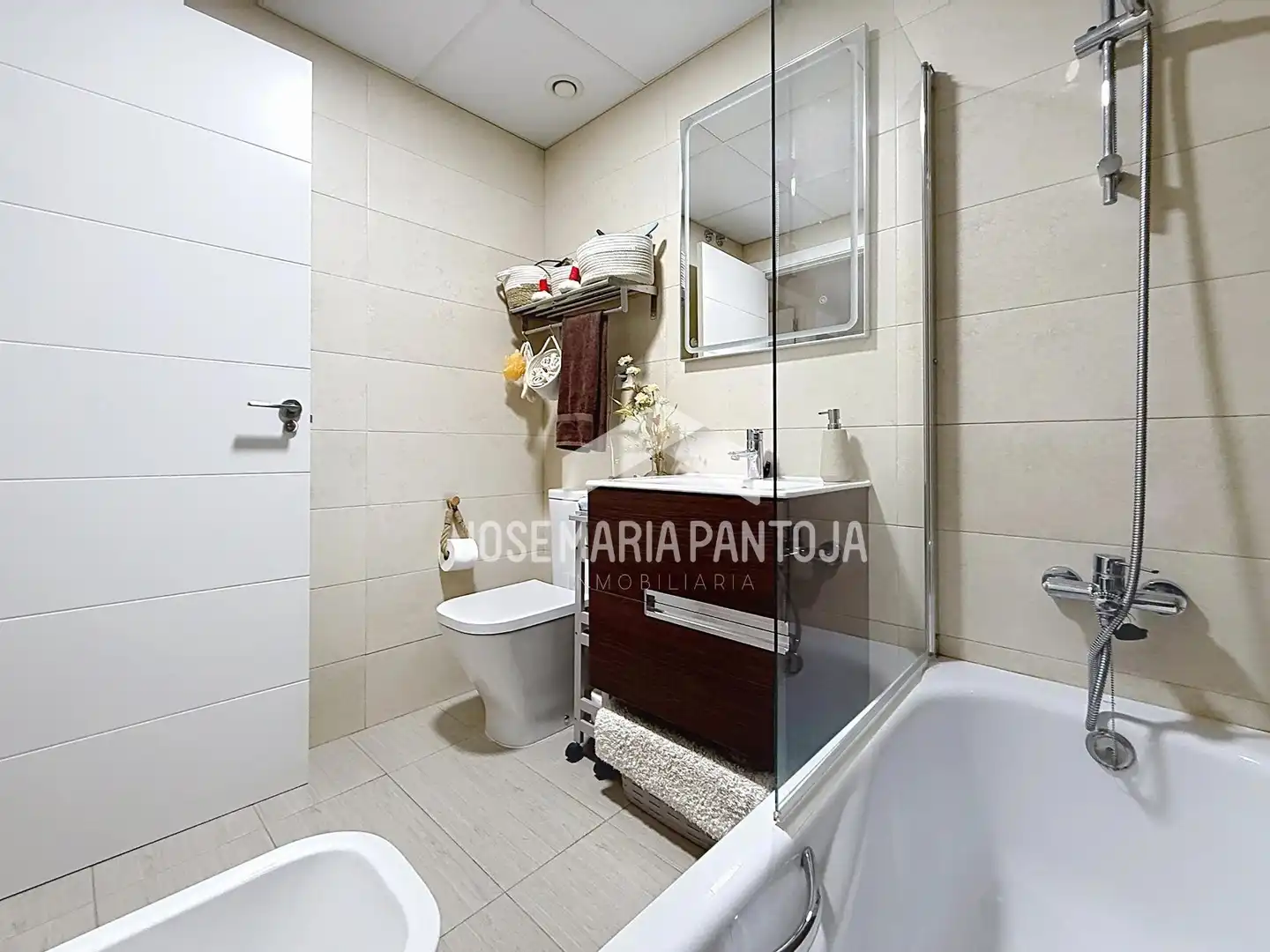 Bany de Pis en venda en Jerez de la Frontera amb Aire condicionat, Jardí privat i Parquet
