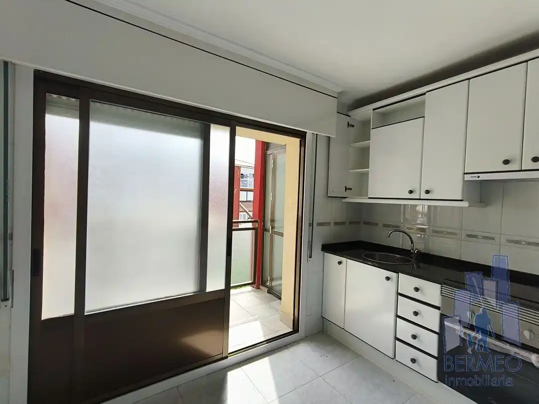 Cocina de Piso en venta en Bermeo con Calefacción, Trastero y Balcón