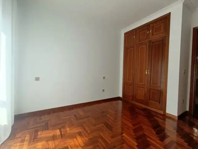 Bedroom of Flat for sale in Vigo   with Heating, Parquet flooring and Oven