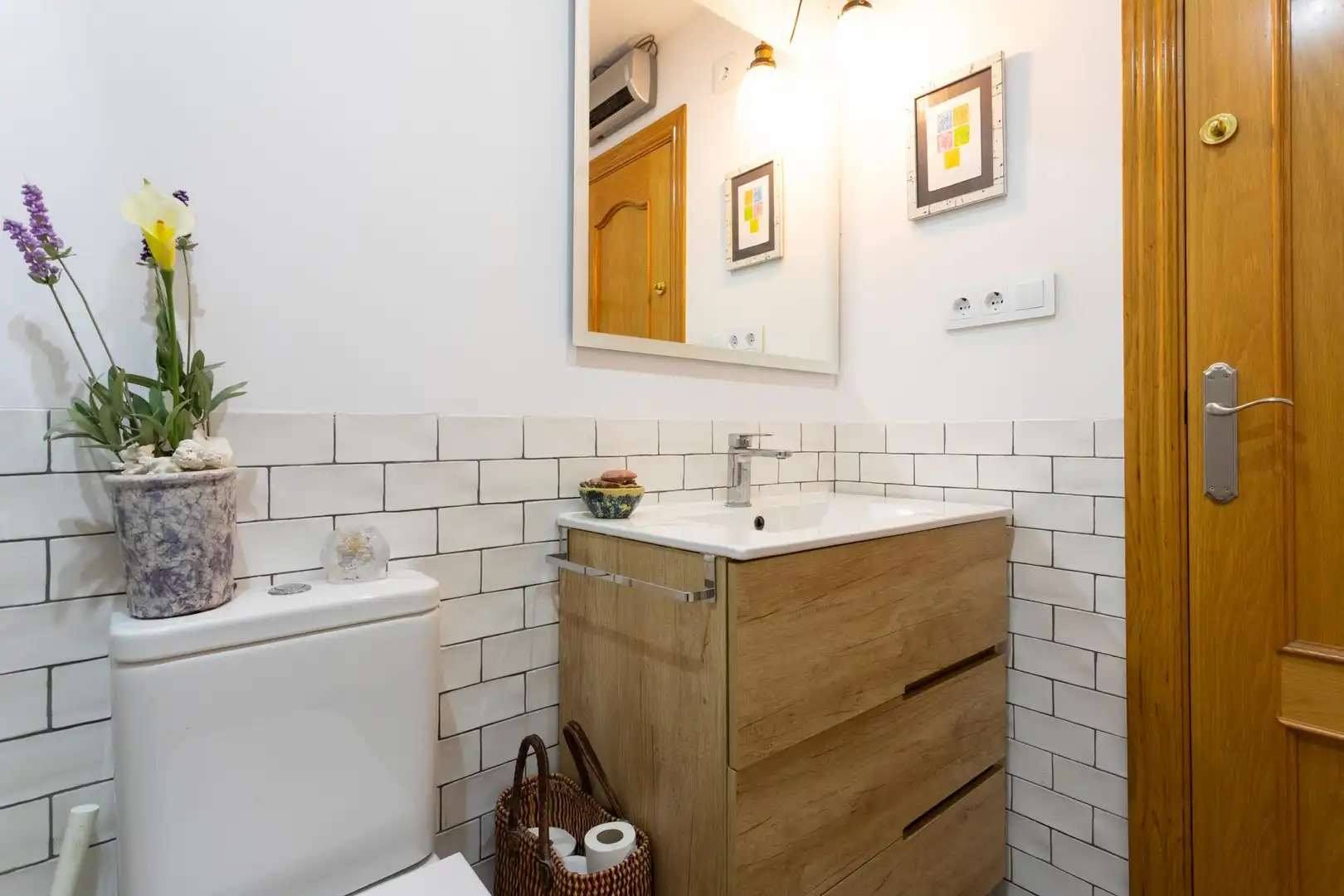 Badezimmer von Wohnung zum Verkauf in Barcelona mit Klimaanlage, Heizung und Parkett
