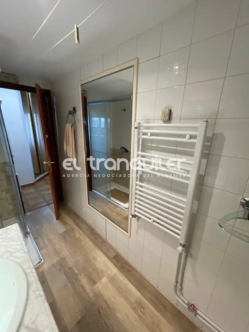 Bathroom of Flat for rent in Pinto  with Air Conditioner, Furnished and Washing machine