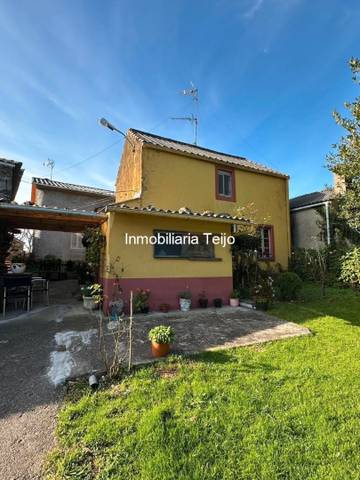 Casa-chalet en Venta en Moeche