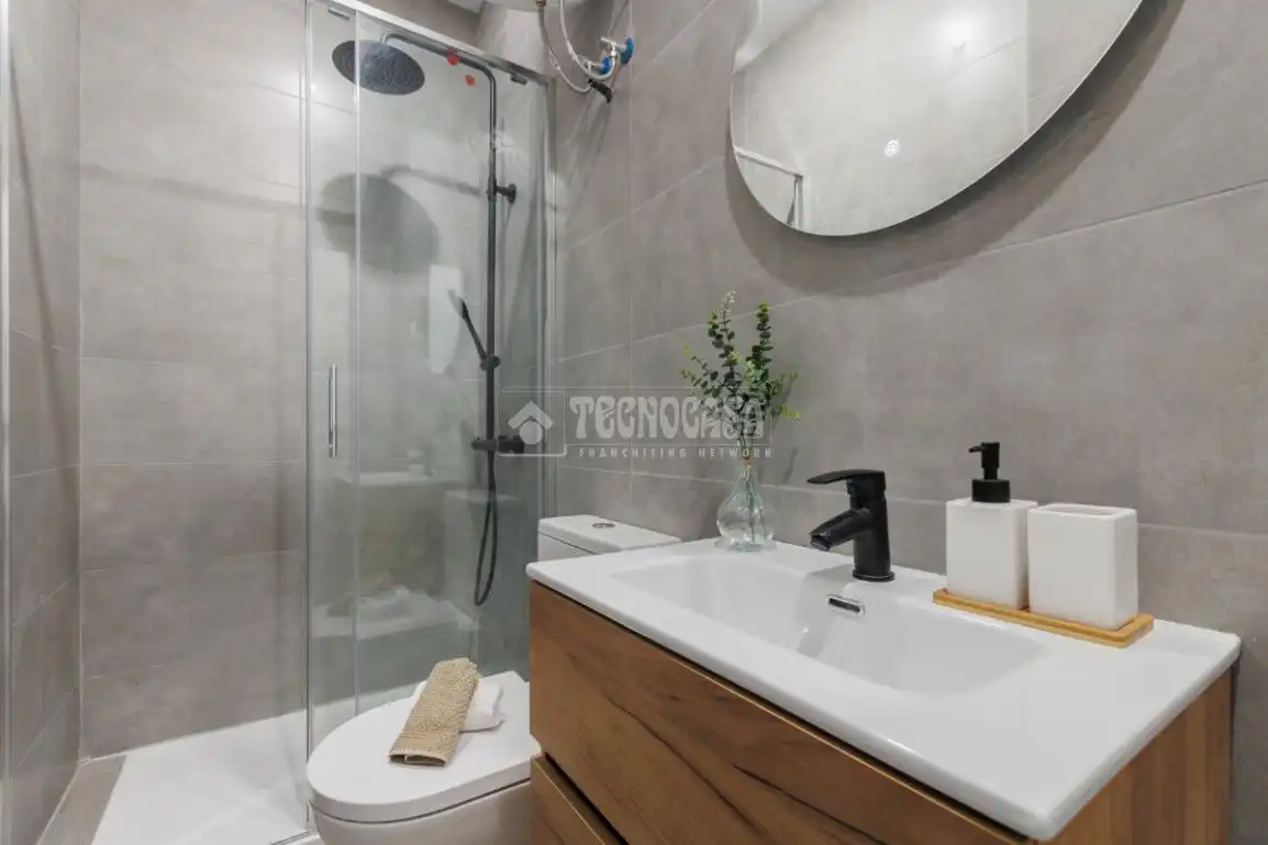 Baño de Local en venta en Madrid