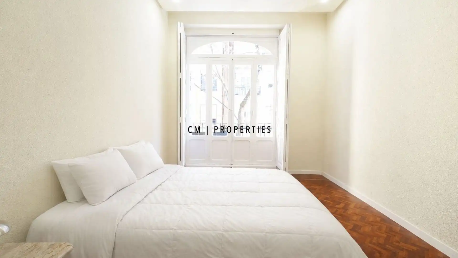 Habitación de Piso de alquiler en  Valencia Capital con Parquet, Terraza y Amueblado