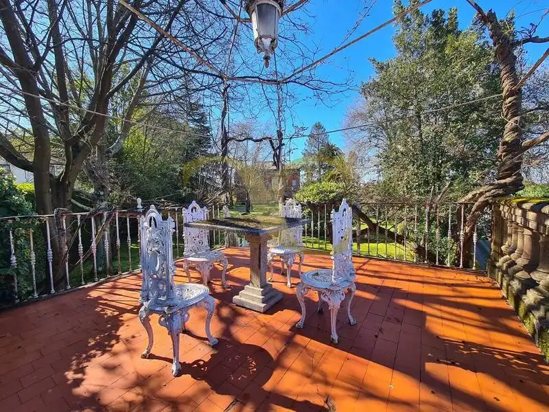 Terrassa de Casa o xalet en venda en Gijón  amb Calefacció, Jardí privat i Terrassa