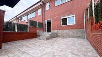 Exterior view of Single-family semi-detached for sale in Valdemoro  with Air Conditioner and Terrace